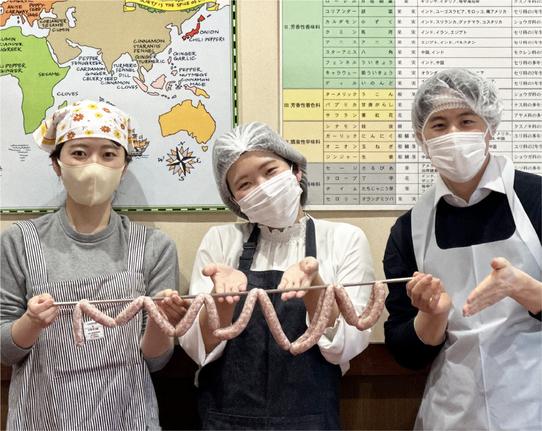 画像：ウインナー手作り体験工房 / 体験風景