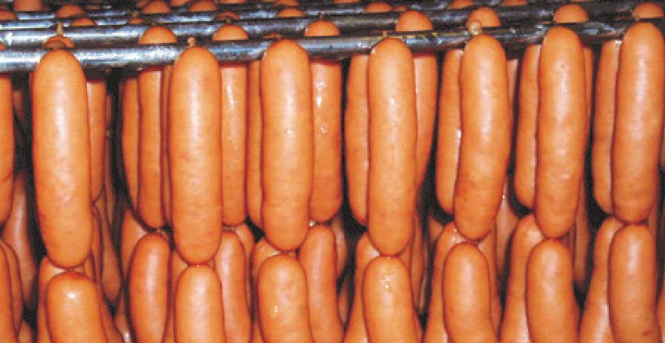 画像：ソーセージの製造風景